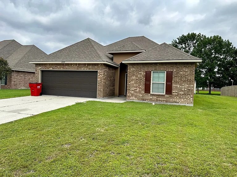 42537 Wynstone Dr — Photo 1