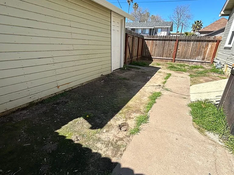 114 De Force Ave — Photo 12