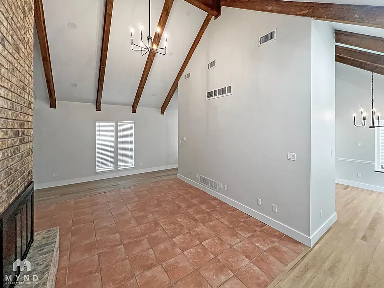 1215 Spring Lake Dr — Photo 9