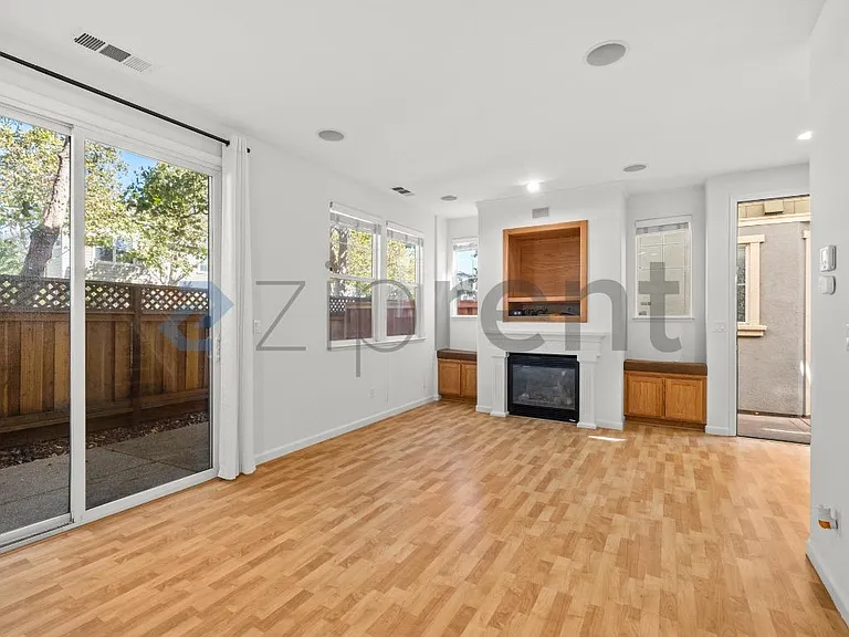 6325 Bray Ct — Photo 8