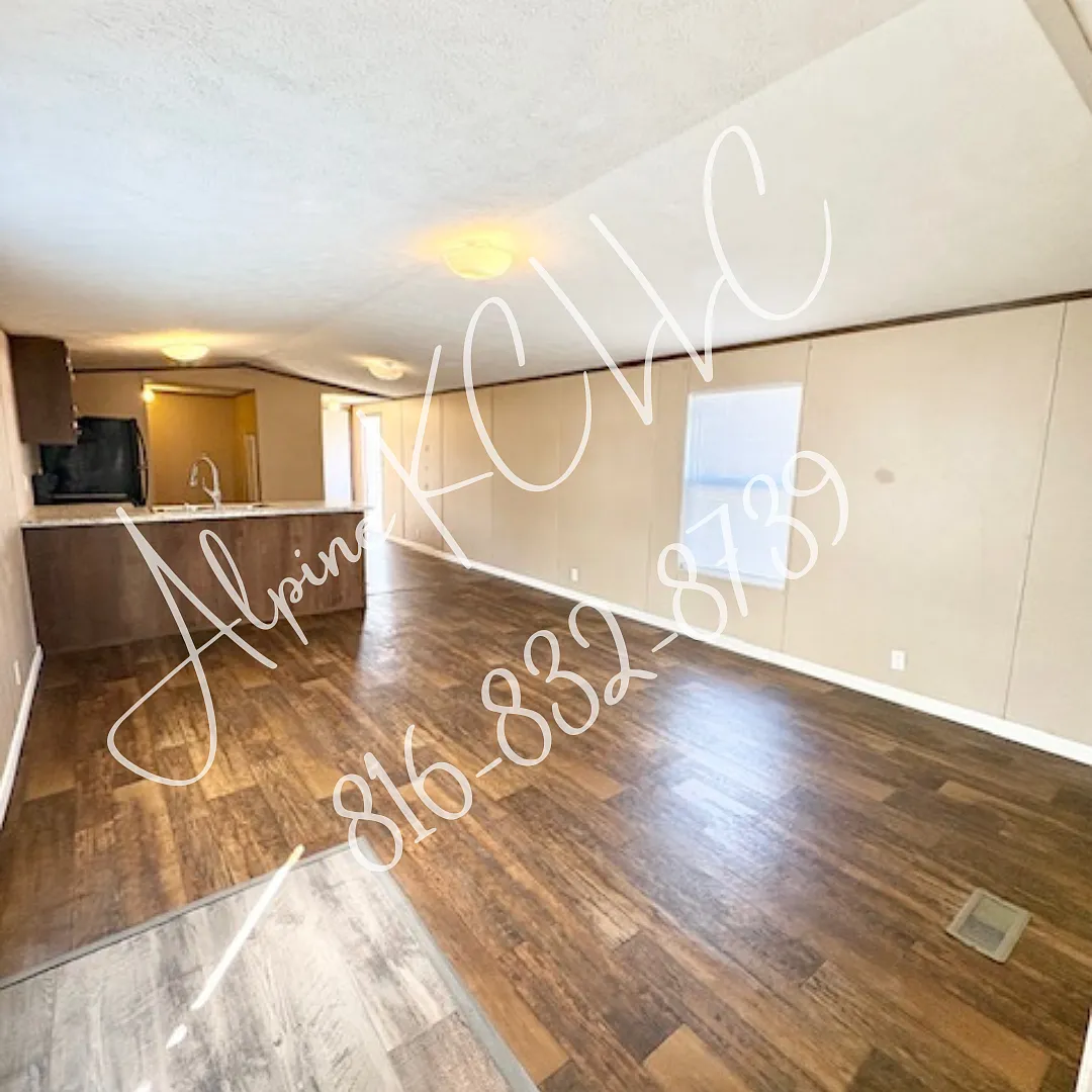 Building Photo - 5601 SW Lakefront Ln S #37