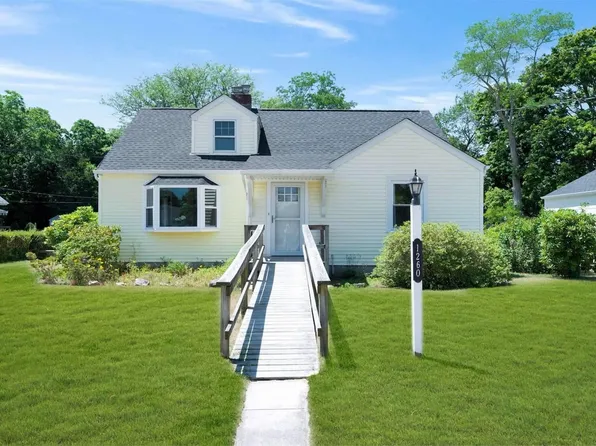 1260 Bay Avenue, Mattituck, NY 11952