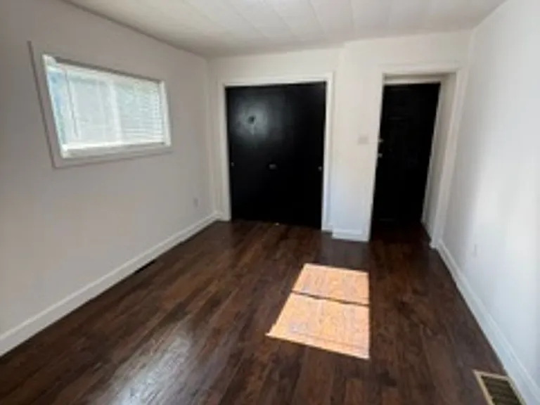 523 E End Ave — Photo 9