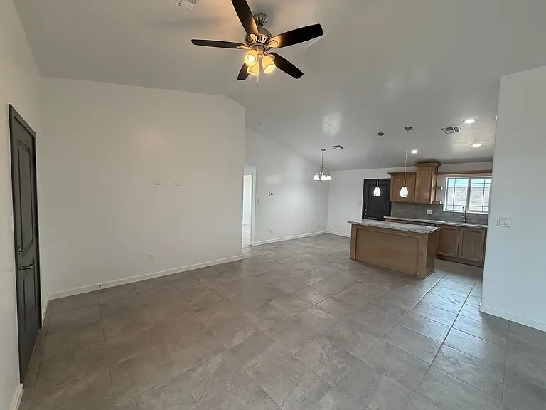 10643 E 46th Ln — Photo 3