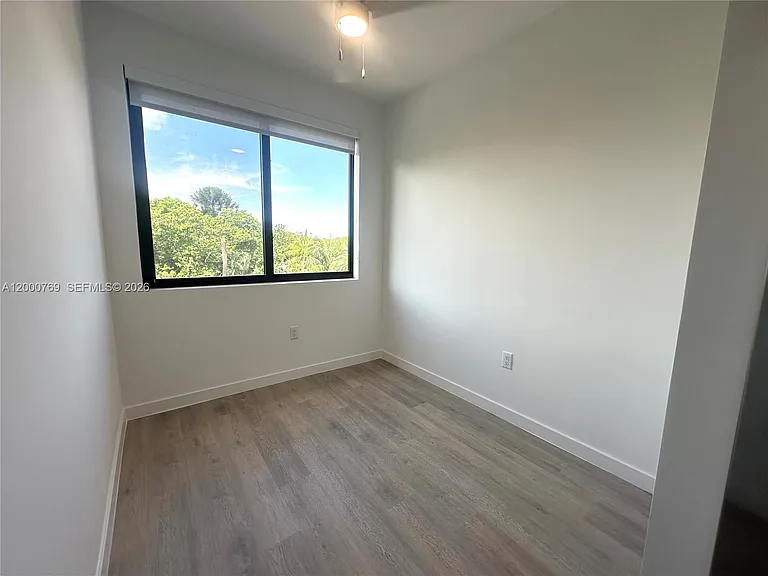 20 NE 19th Ave #304 — Photo 3