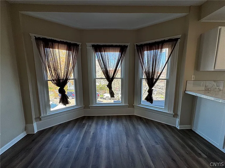 24 W Oneida St — Photo 15