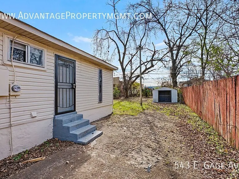 543 E Gage Ave — Photo 2