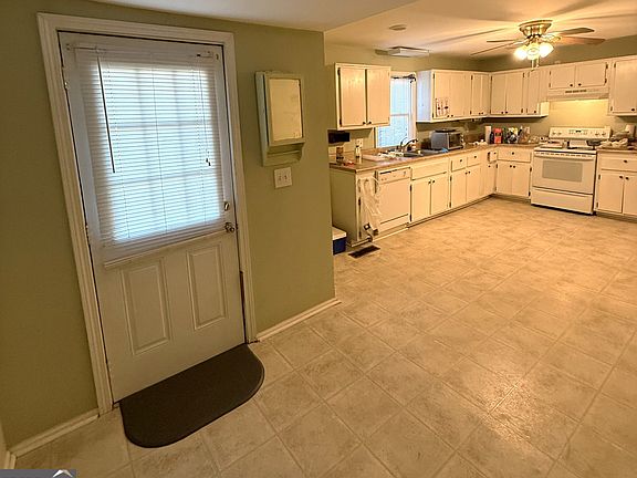 3rd image of 1740 Spring St NE