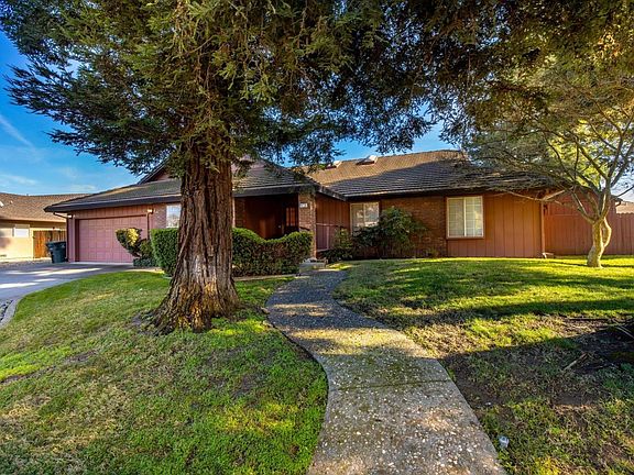 4th image of 930 Monique Way