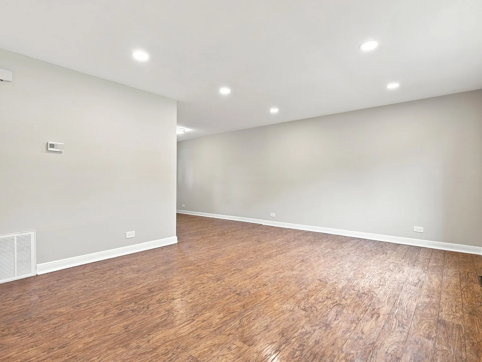 2 bed, 1100 sqft, $2,299 — Photo 4