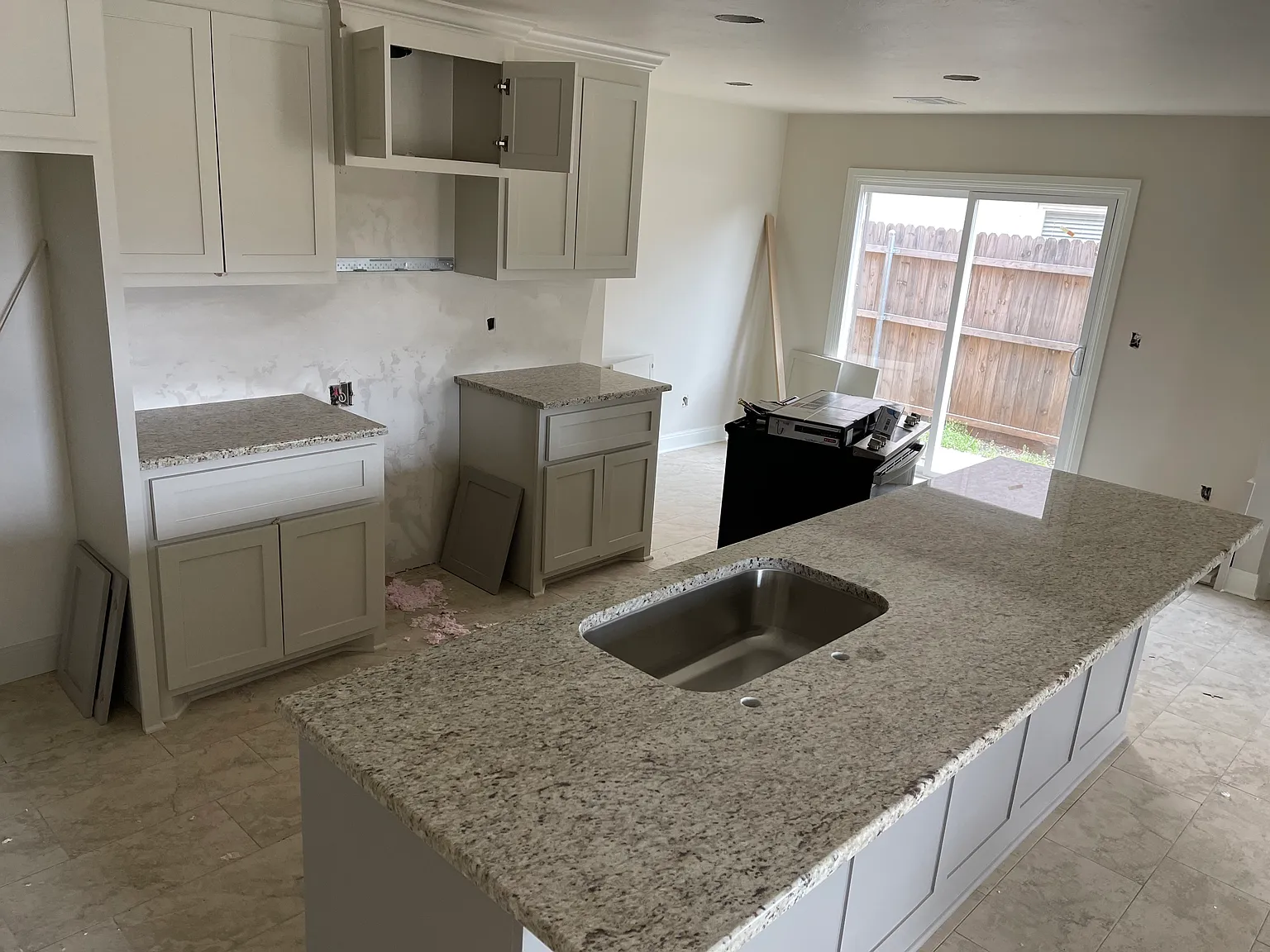 3 bed, 1600 sqft, $2,200 — Photo 4