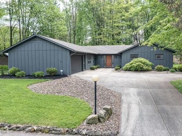 17105 Woodleaf Rd, Strongsville, OH 44136