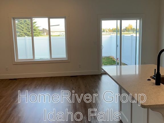 5th image of 353 Eliza Joy Ln