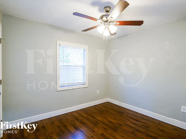 6809 N Sterling Ave — Photo 12