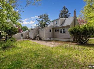 1085 Roosevelt Ave, New Milford, NJ 07646