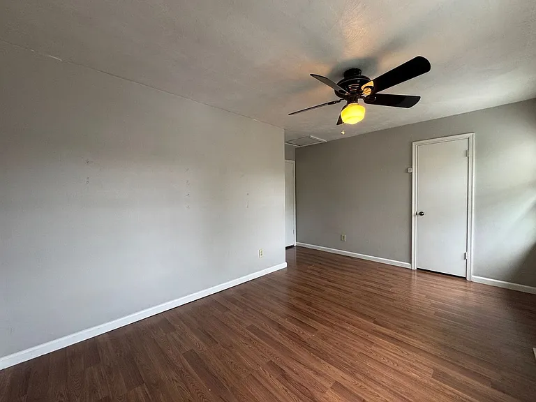 1568 Jameson Dr — Photo 6