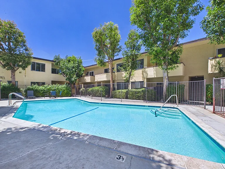 Sepulveda Apartments — Photo 42