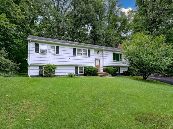 33 Jeremiah Road, Newtown, CT 06482