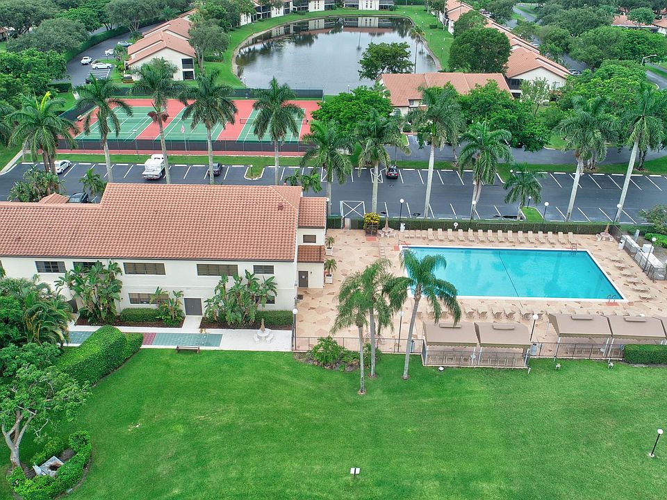 Home For Sale In Palm Chase Lakes