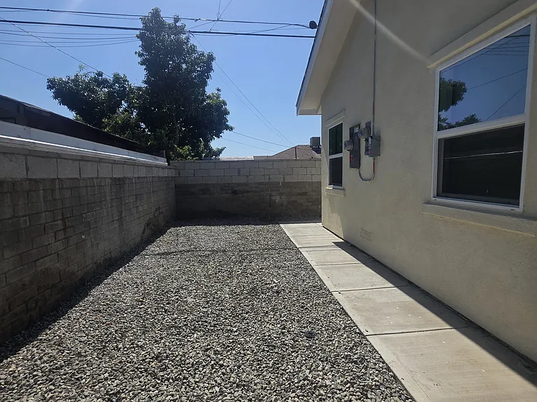 Cedar St — Photo 2