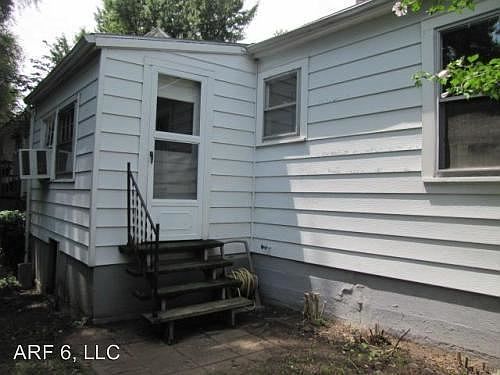 3rd image of 123 N Ash Ave