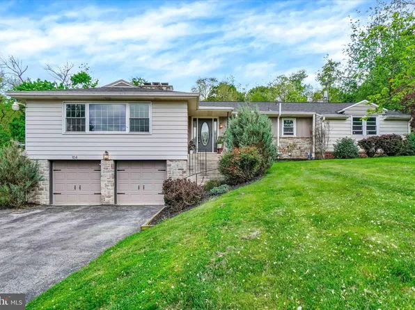 104 Woodland Dr, York, PA 17403