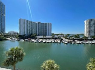220 Kings Point Dr #6AV, North Miami Beach, FL 33160