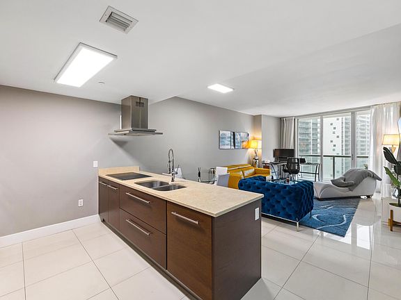 3rd image of 485 Brickell Avenue #2506