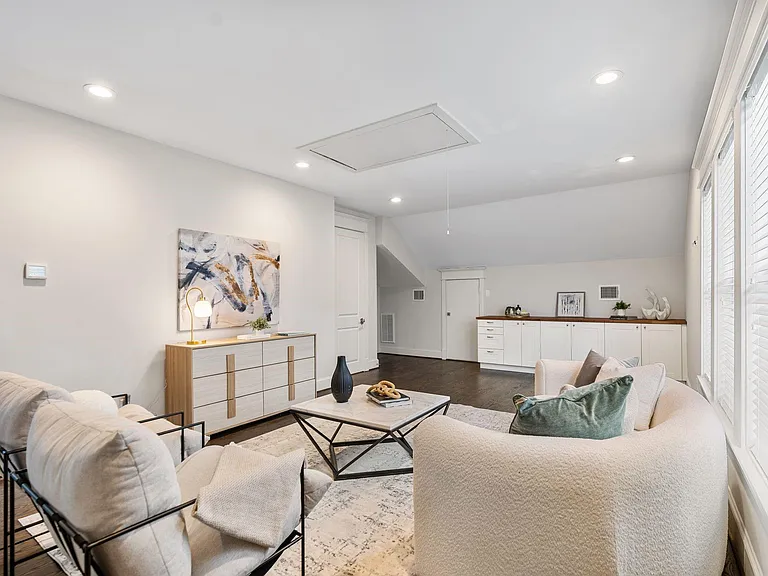 403 Columbia St — Photo 30