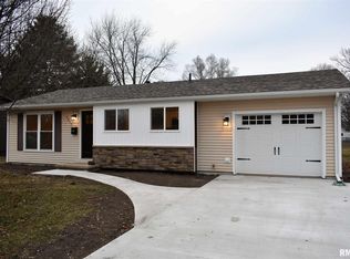 1217 E Locust St, Canton, IL 61520