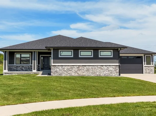 1801 Magnolia Cir, Norwalk, IA 50211