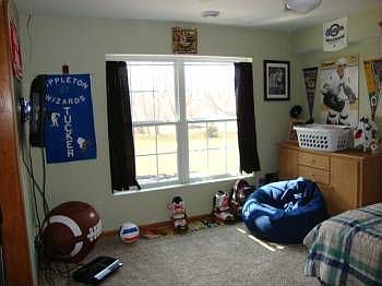 5th image of 208 Honeysuckle Dr