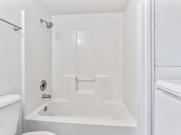 Hilton Street Apartments — Photo 56