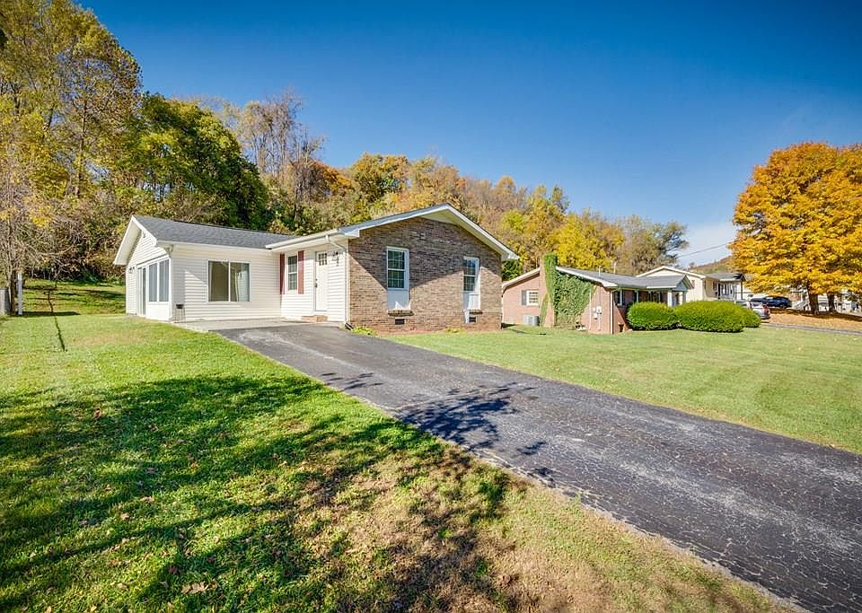 1st image of 108 Twin Circle Dr
