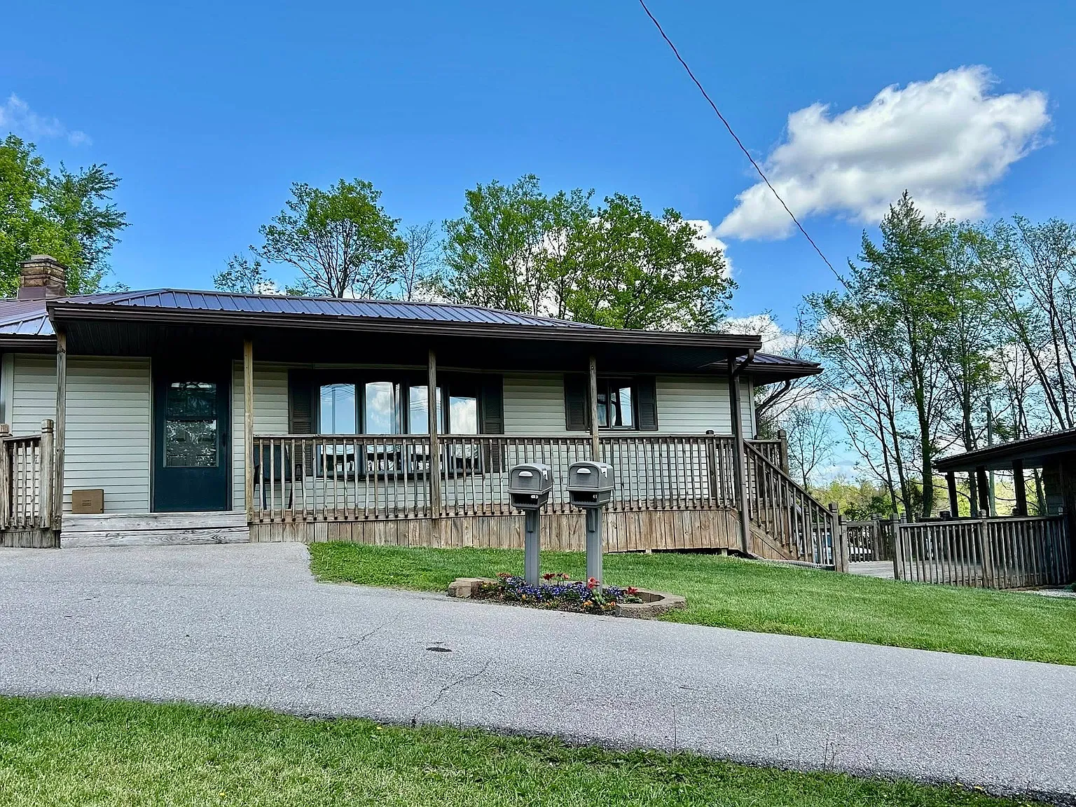 3 bed, 1000 sqft, $1,550 — Photo 1