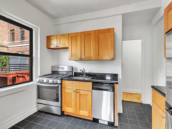 4th image of 245 E 11th St APT 5C