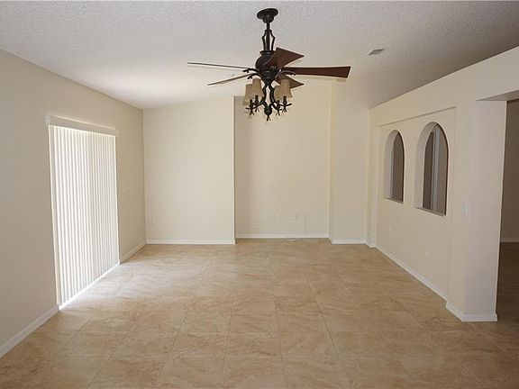 2nd image of 828 Jayhil Dr