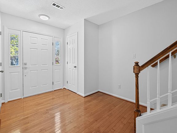 3rd image of 109 Hanford Rd