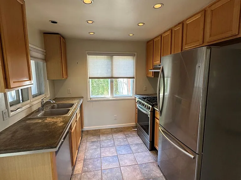 406 S Signal St #A — Photo 8