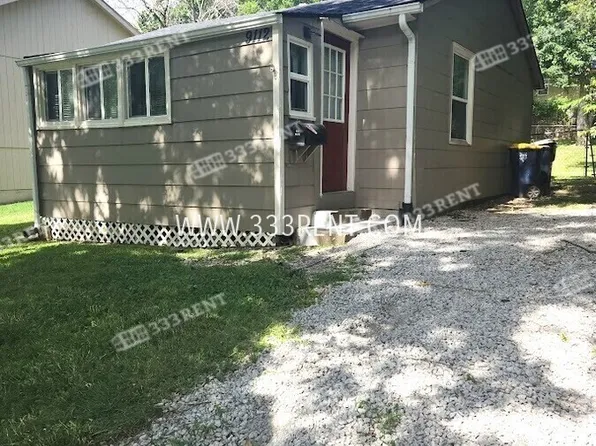 9112 McGee St, Kansas City, MO 64114