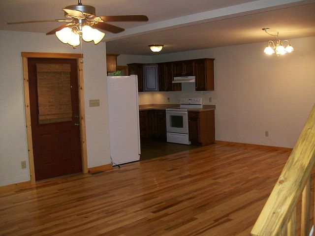 2nd image of 305 Tinys Mountain Dr