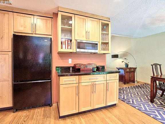 5th image of 13605 NE Regents Dr
