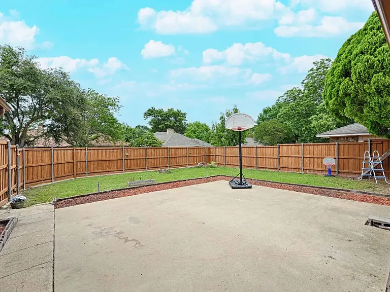 1709 Windsong Trl — Photo 21
