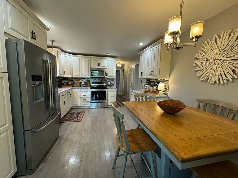 221 Narragansett Ave E — Photo 4