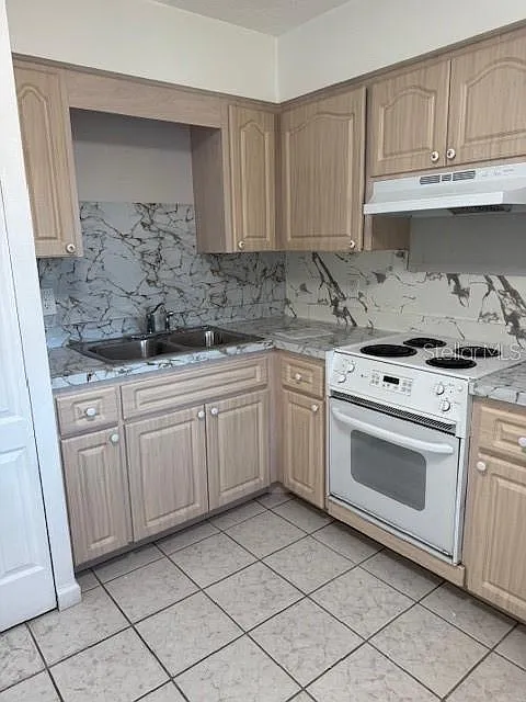 Building Photo - 3325 Bee Ridge Rd #4A