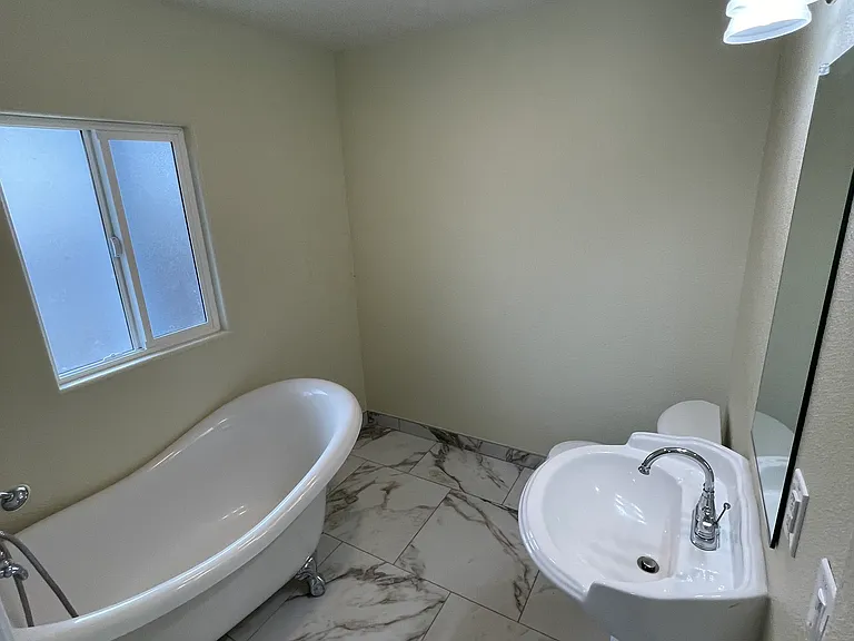 206 Saratoga Ave — Photo 9