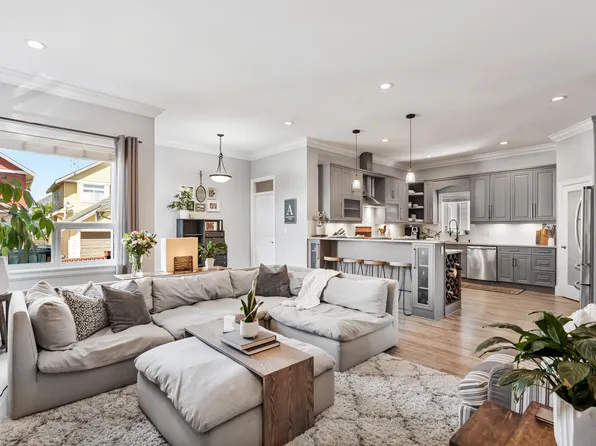 17421 1a Ave, Surrey, BC V3Z 9P9