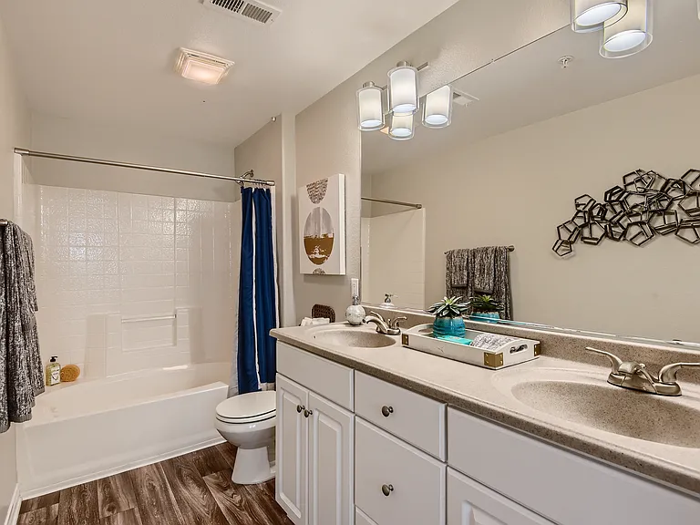 Santa Rosa Apartments — Photo 7