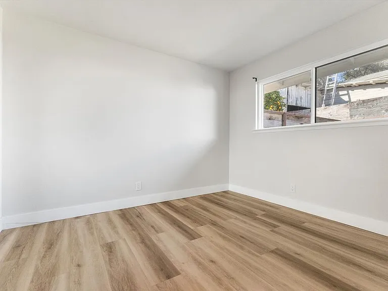 517 University St #C — Photo 7