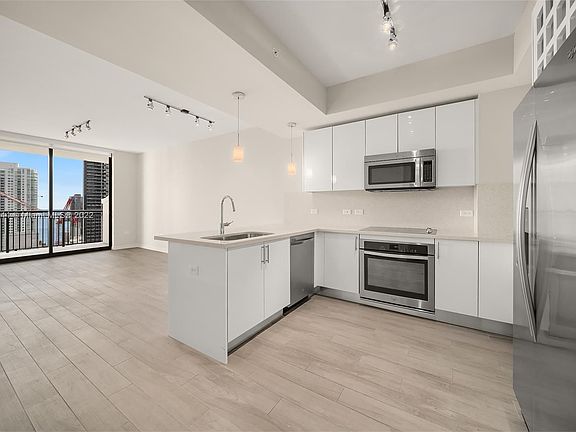 2nd image of 999 SW 1st Ave APT 3010